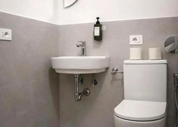Design Moderno Pzz Del Popolo - Parking * רומא